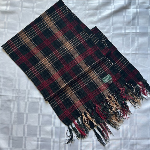 Woolrich Soft Woolen Tartan Print Scarf with Fringe Edges - Picture 12 of 12